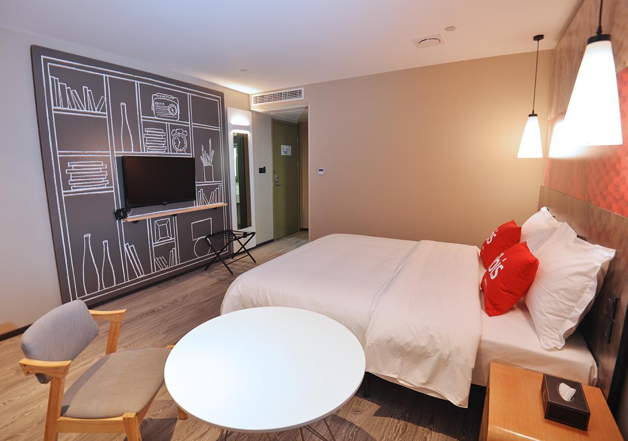 Отель Ibis Nanjing Tianyin Avenue Экстерьер фото